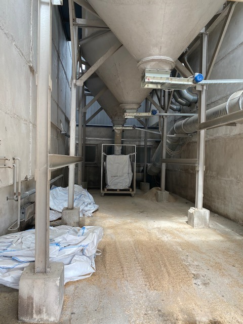 Continuous dust measurement in malt filling