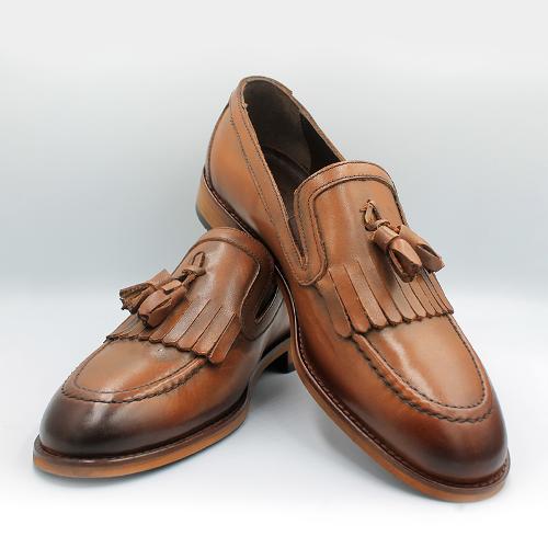 Светло-коричневые туфли с кисточками из натуральной кожи