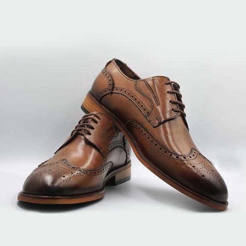 Мужские туфли из натуральной кожи коричневого цвета со шнуровкой и вышивкой