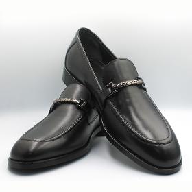 Мужская обувь из натуральной кожи с черной пряжкой